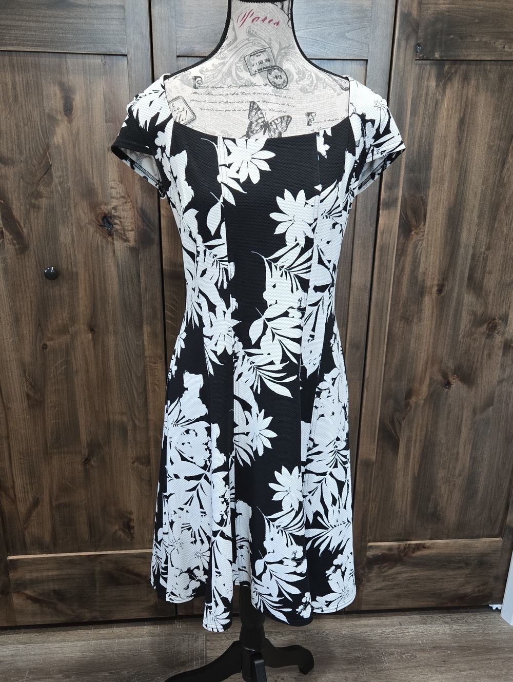 NorthStyle Black and White Floral Midi Dress - Size 6
